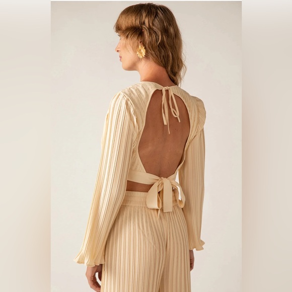 Rue stiic crop top blouse, size small, color off white cream. - Picture 3 of 8